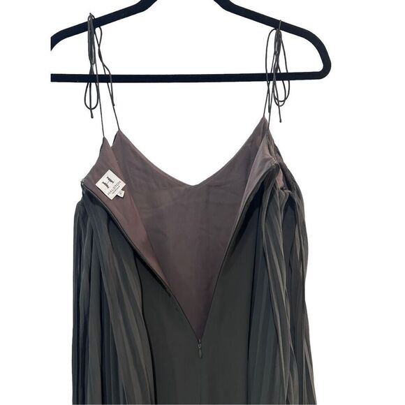 Halston Heritage Sleeveless Back Zip Clsure V-Neck Pleated Mini Dress Gray Size - Picture 8 of 11
